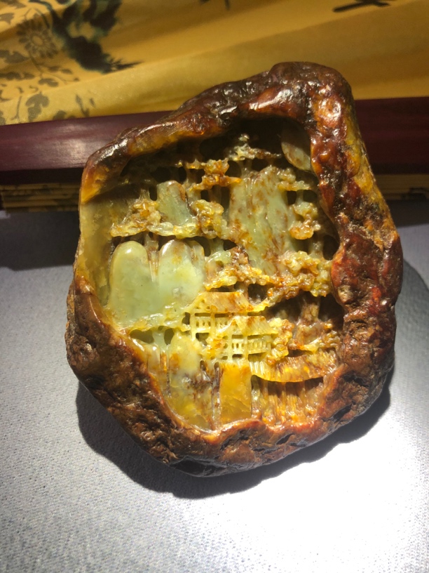 河磨玉玉原皮山水手把件黄白浆带红草山水手把玩