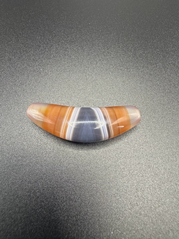 三色牛角带沙缠丝玛瑙
