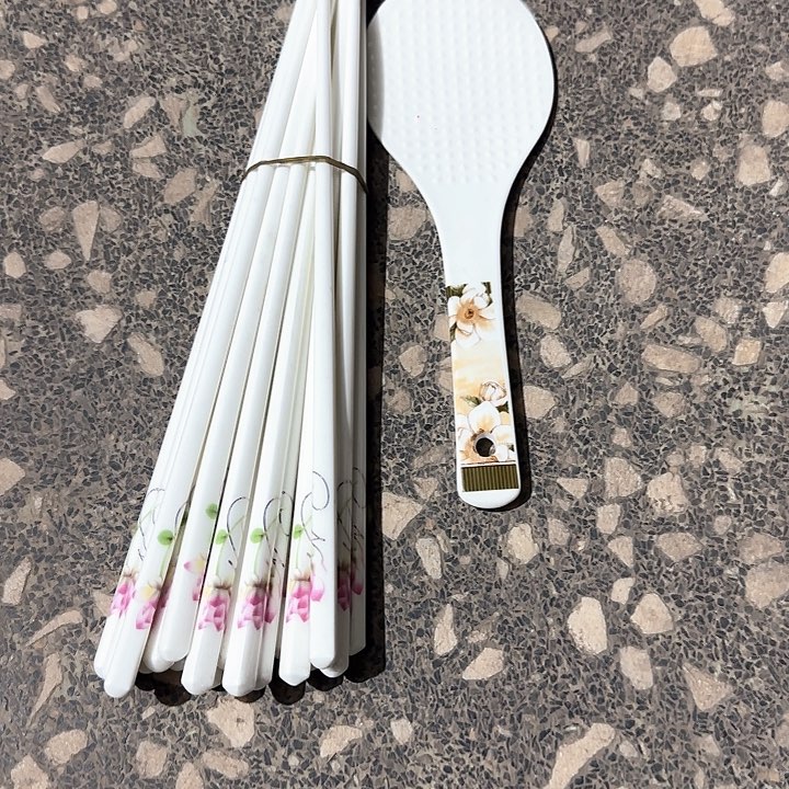 瓷片陶瓷盘子碗啥都有