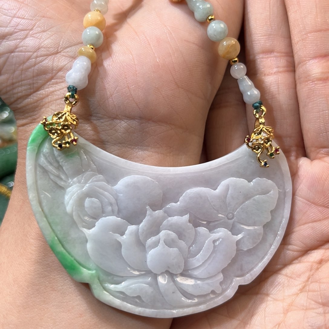 翡翠未镶嵌颈饰待编织