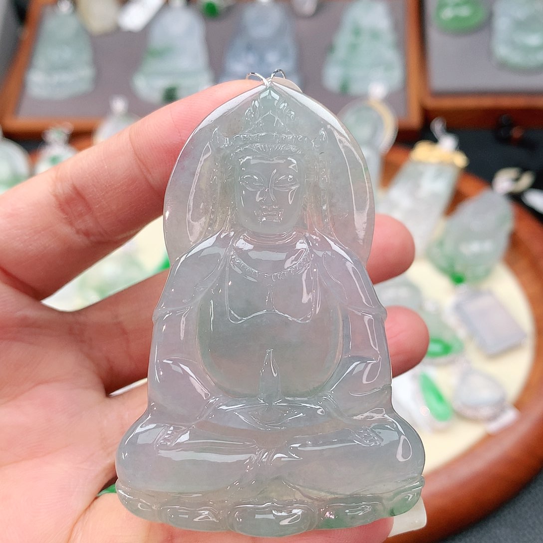 颈饰18K金镶嵌翡翠观音