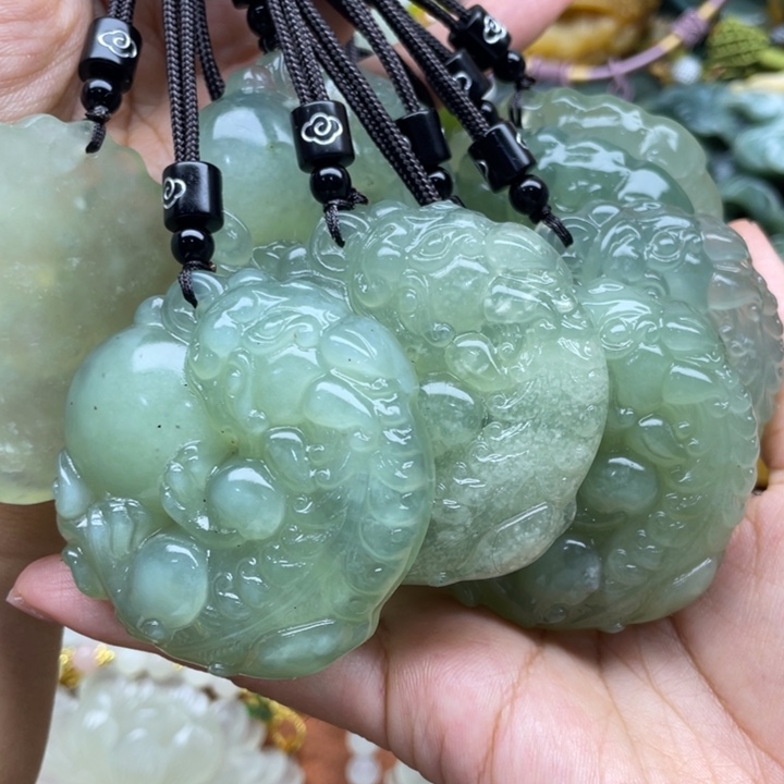 蛇纹石玉未镶嵌吊坠