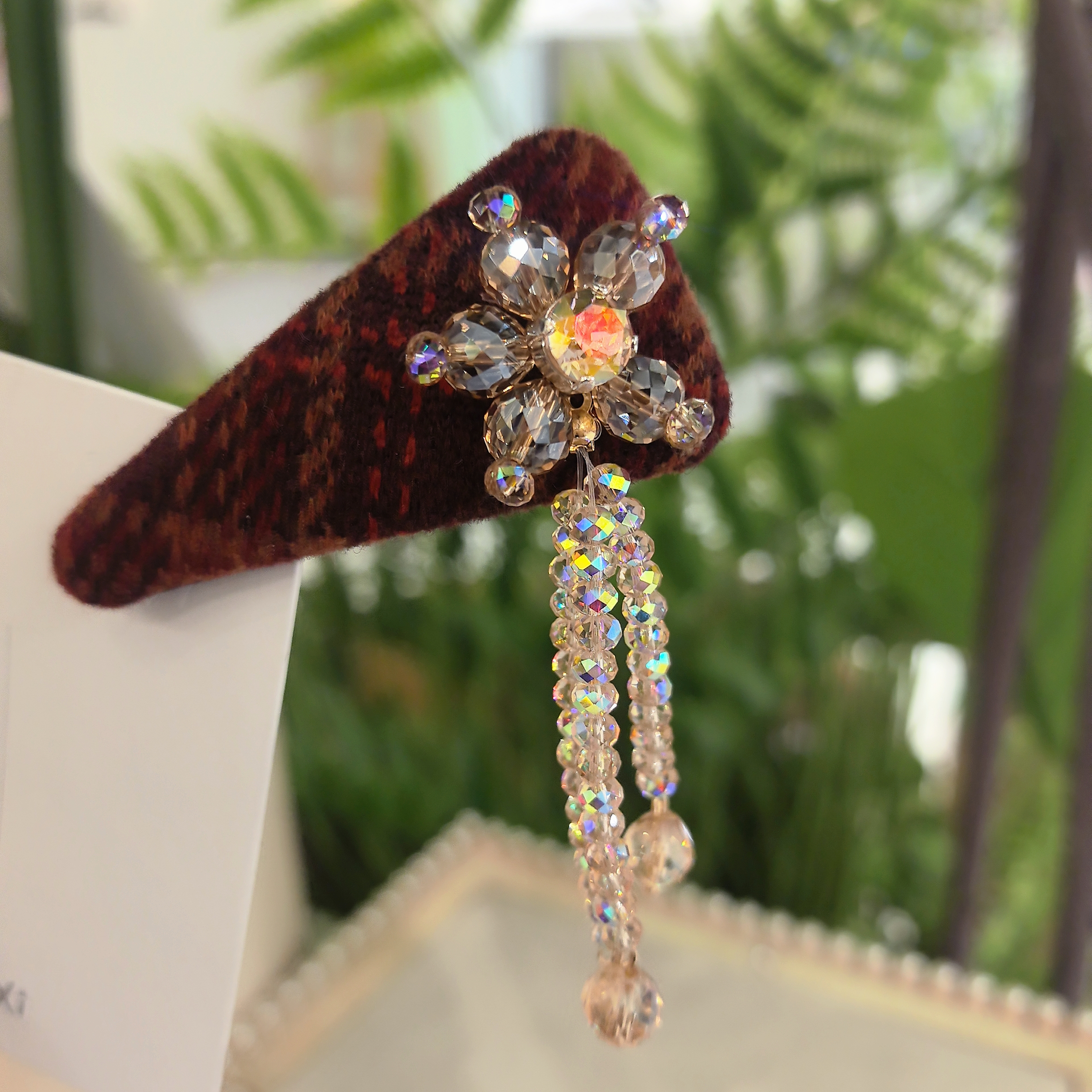 【挚爱】精品水晶精致红色格子丝绒重工编花流苏三角BB夹WM-713