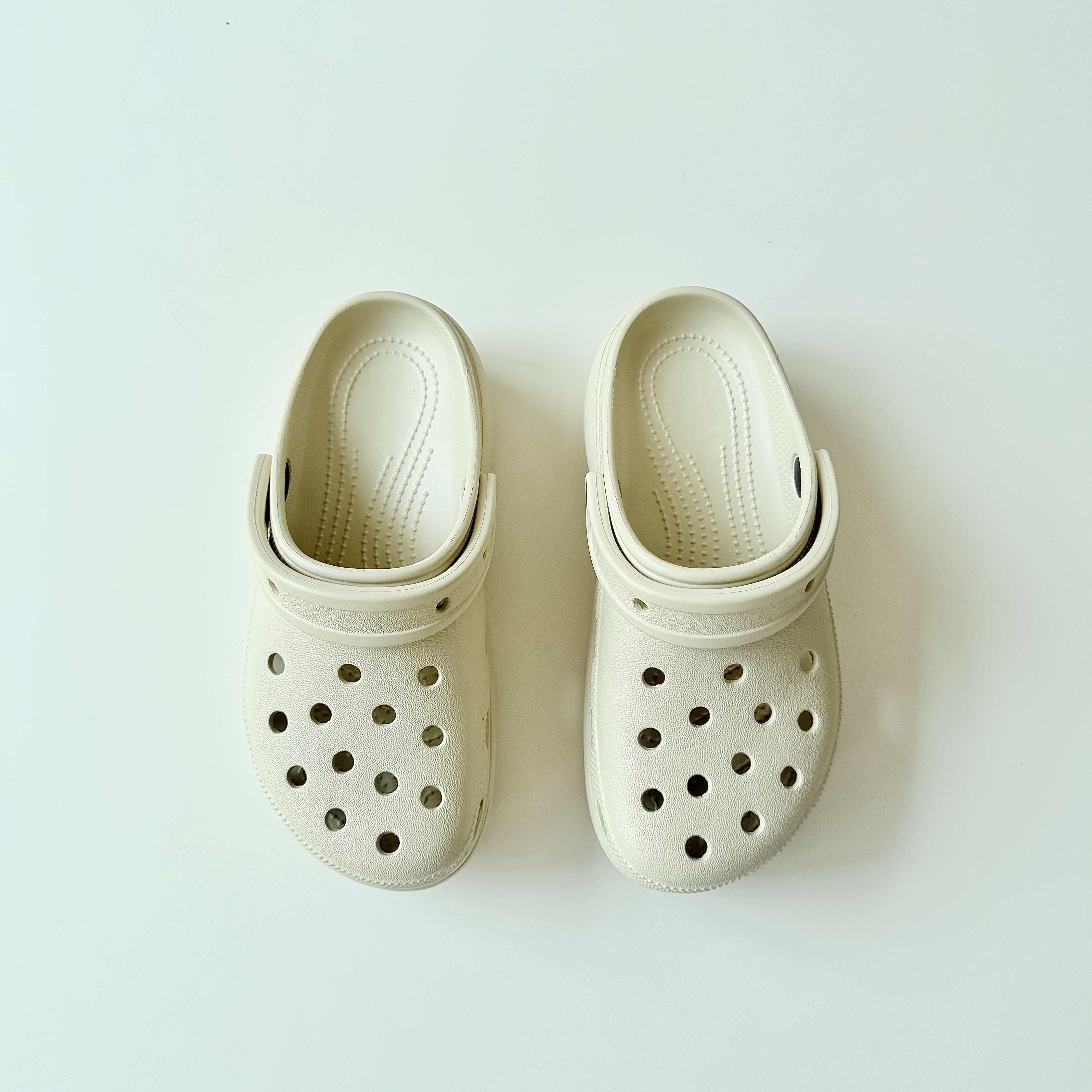 洞洞鞋套筒防滑休闲纯色增高ins厚底卡通包头外穿