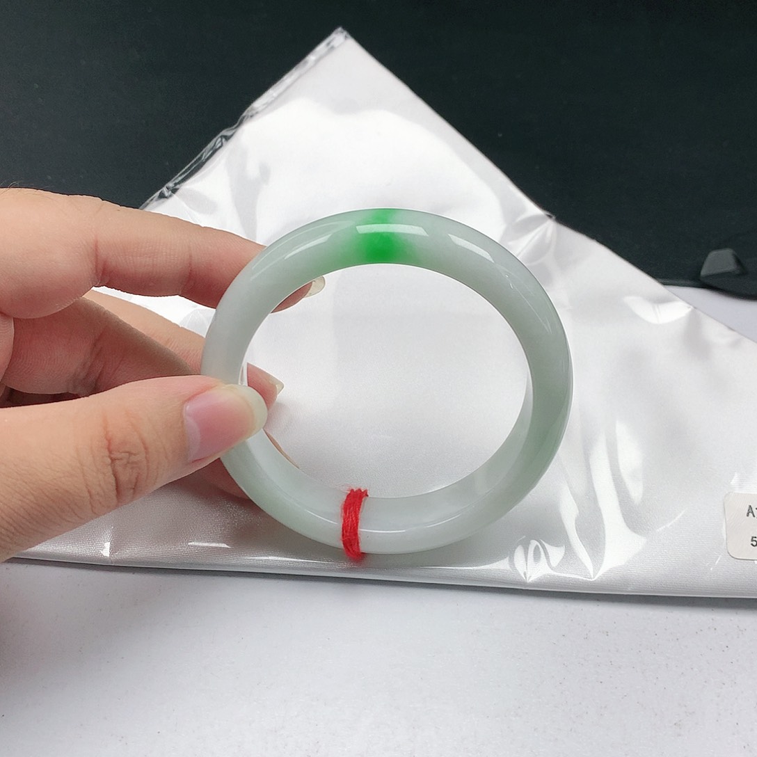 翡翠手镯未镶嵌翡翠001
