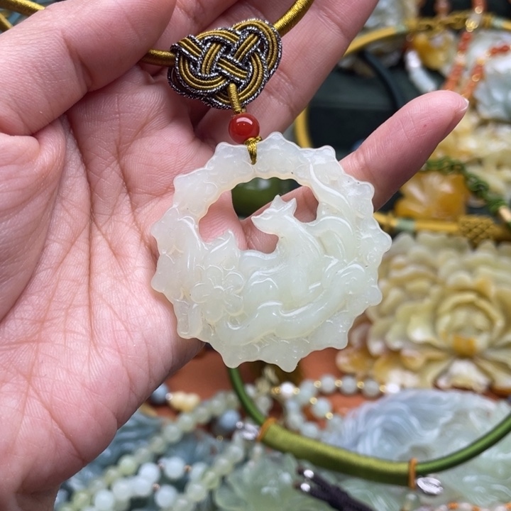 蛇纹石玉吊坠合金