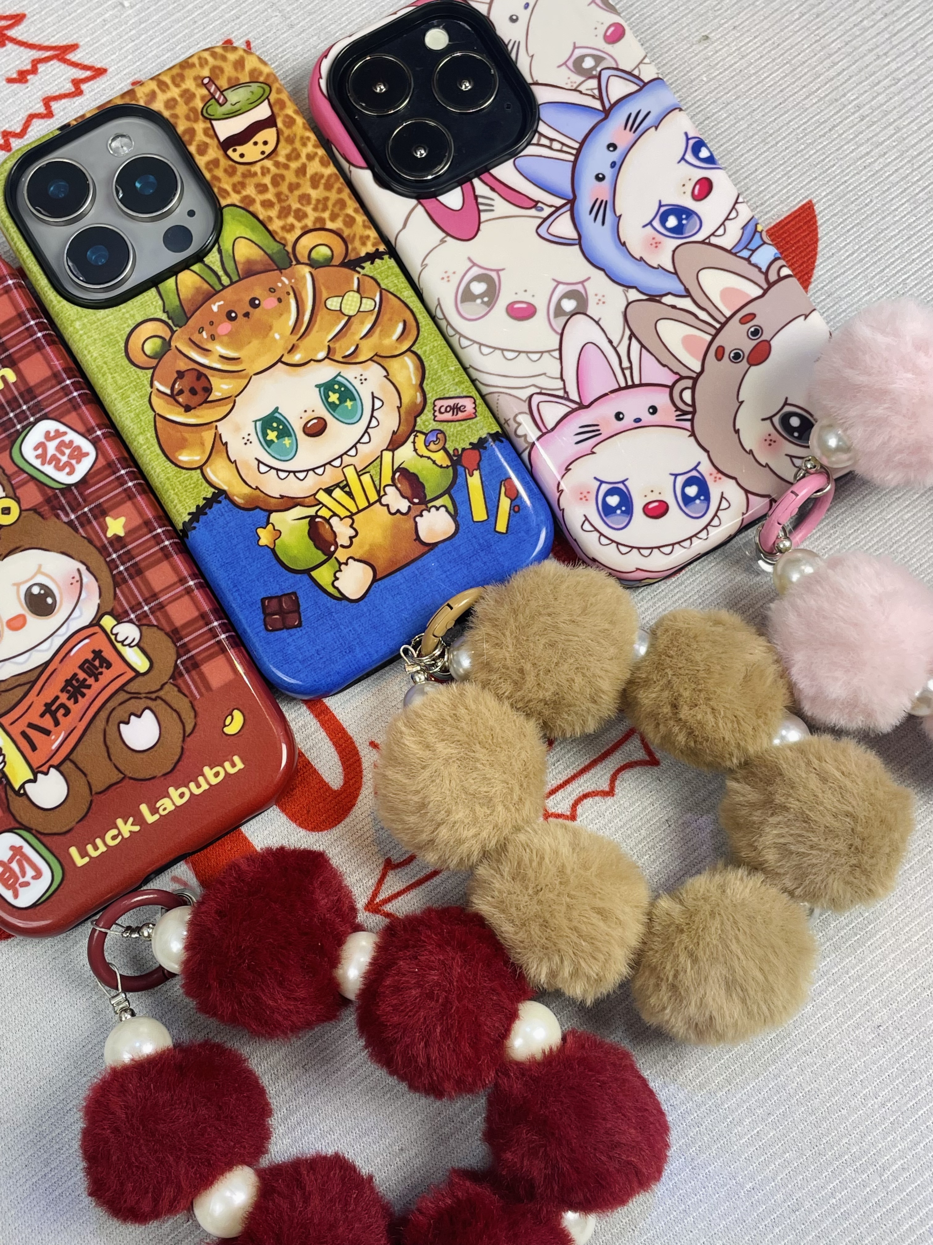 毛球手链【毛球】适用于苹果16创意14可爱15防摔手机壳