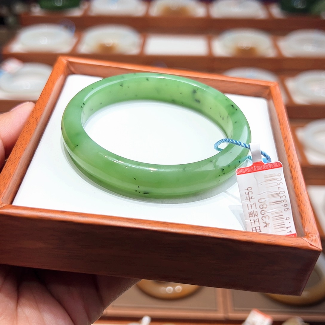 和田玉手镯未镶嵌56