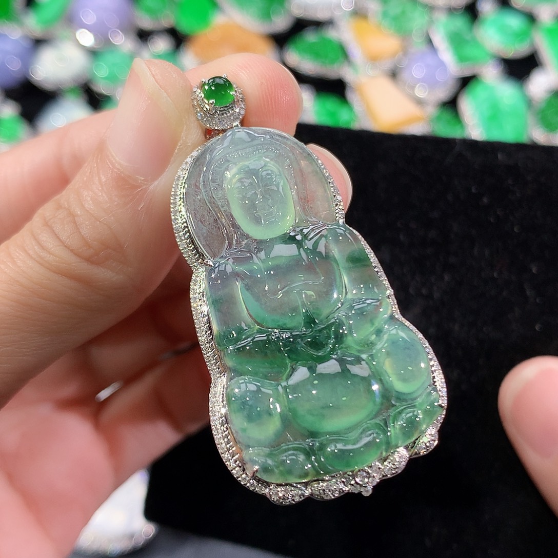 翡翠18K金镶嵌颈饰