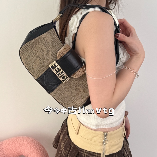 95新 FENDI/芬迪 銮金logo元宝单肩包