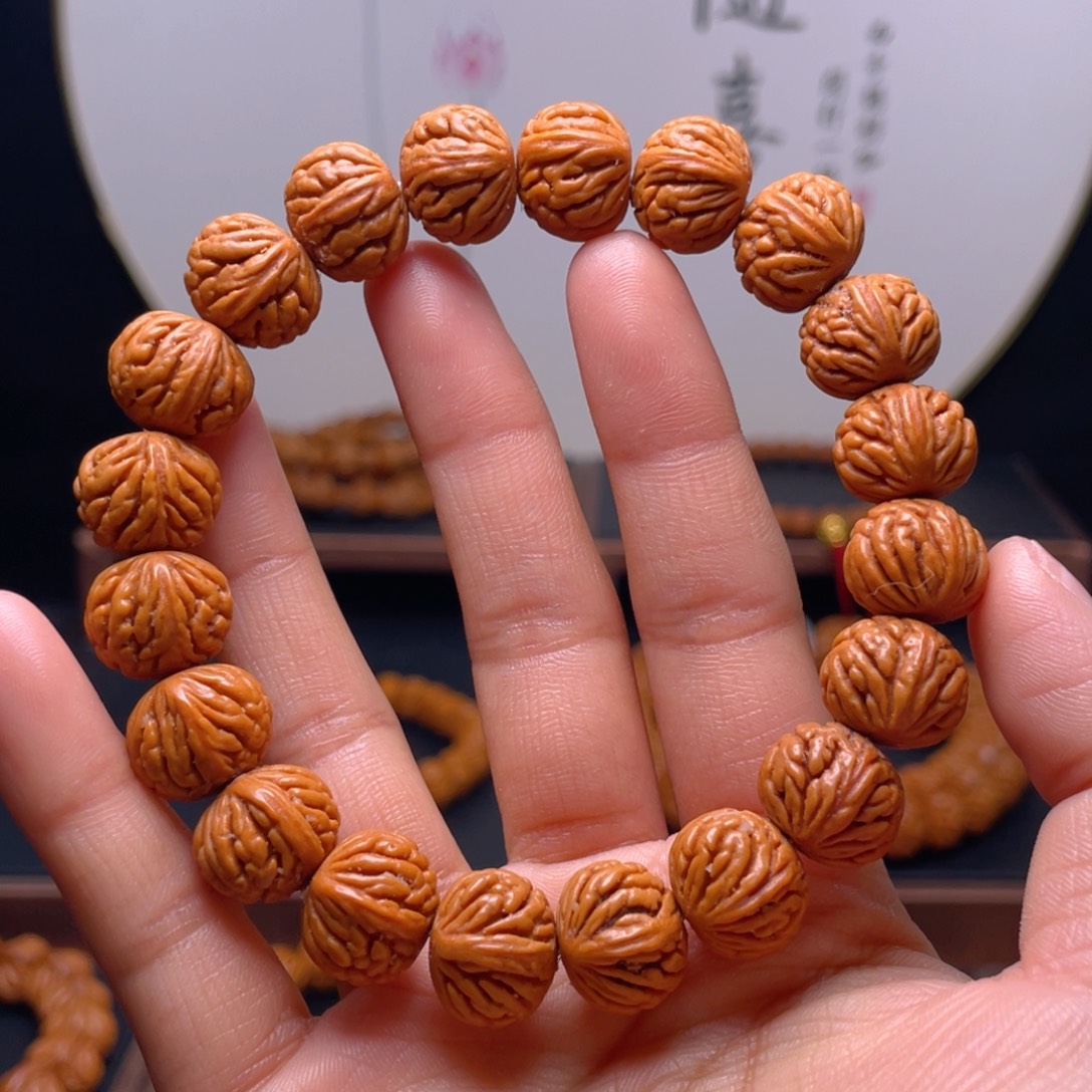 吊坠桃核1.4尺寸凤羽金蝉