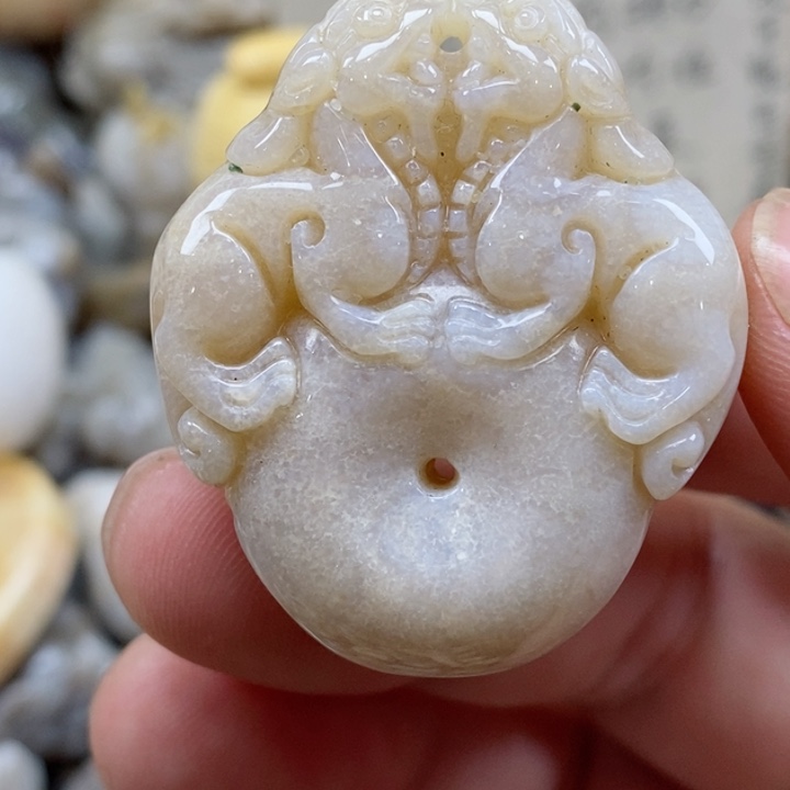 颈饰未镶嵌硅化珊瑚（珊瑚玉）