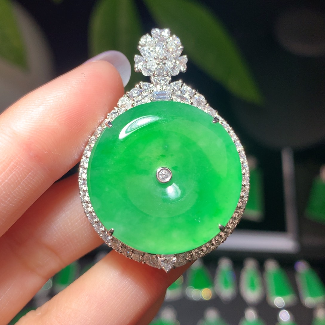 翡翠颈饰18K金镶嵌翡翠