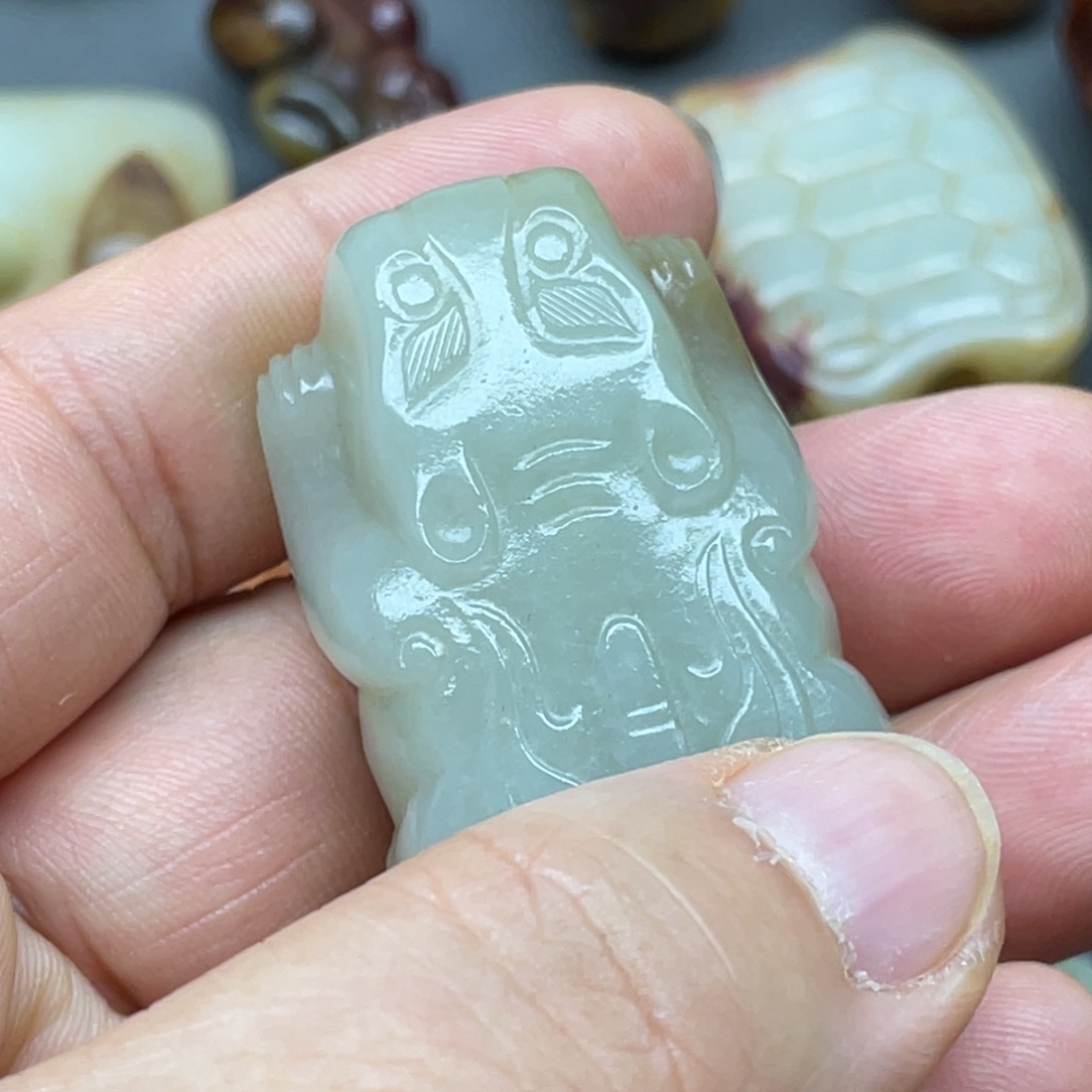 和田玉未镶嵌颈饰唐**兄