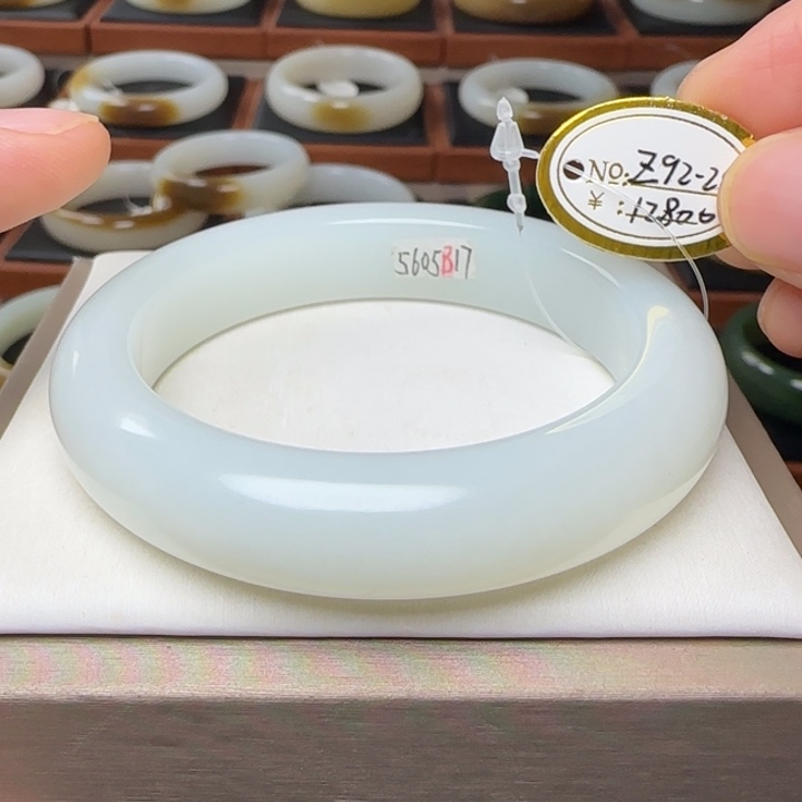 和田玉（白玉）未镶嵌手镯