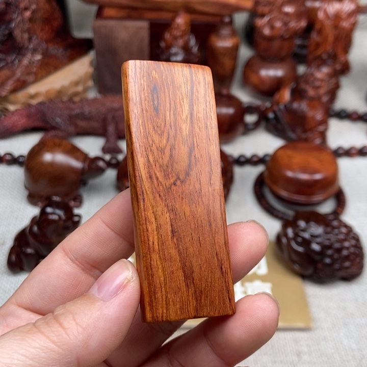 花梨木类端景台12.6克左右