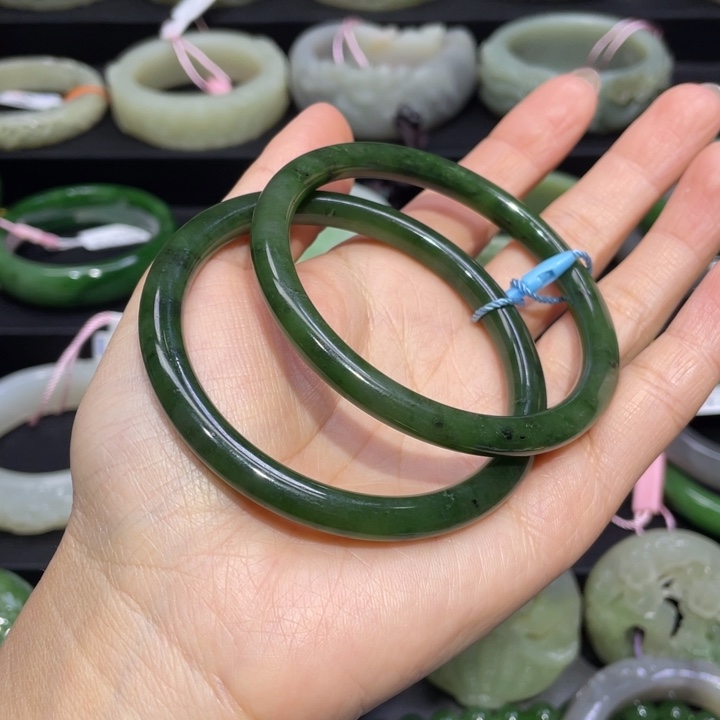 和田玉手镯59圈口 编号78未镶嵌