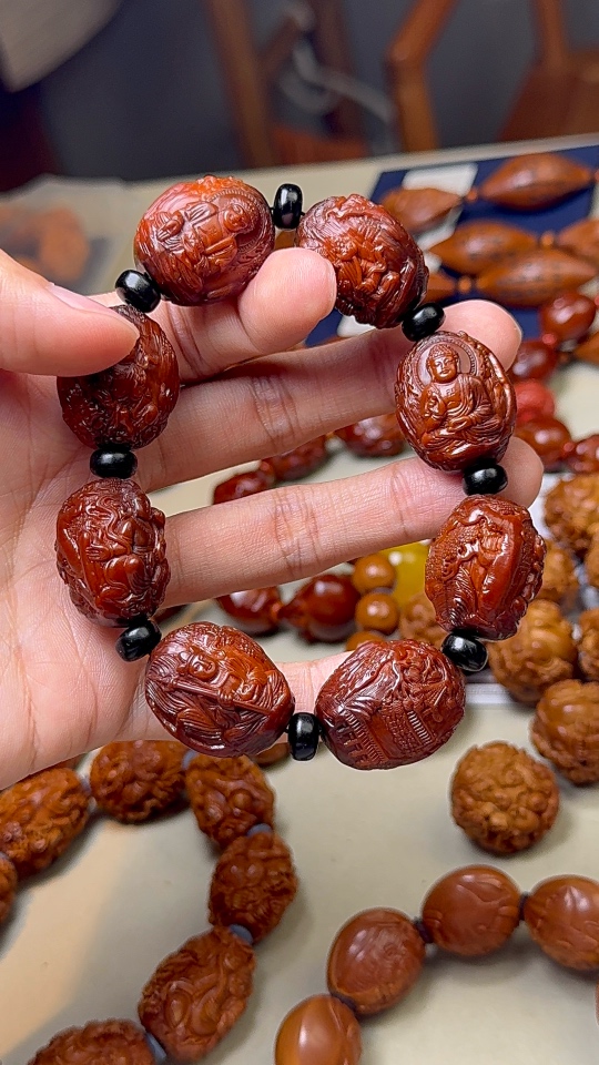 橄榄核纯手工雕刻万佛朝宗