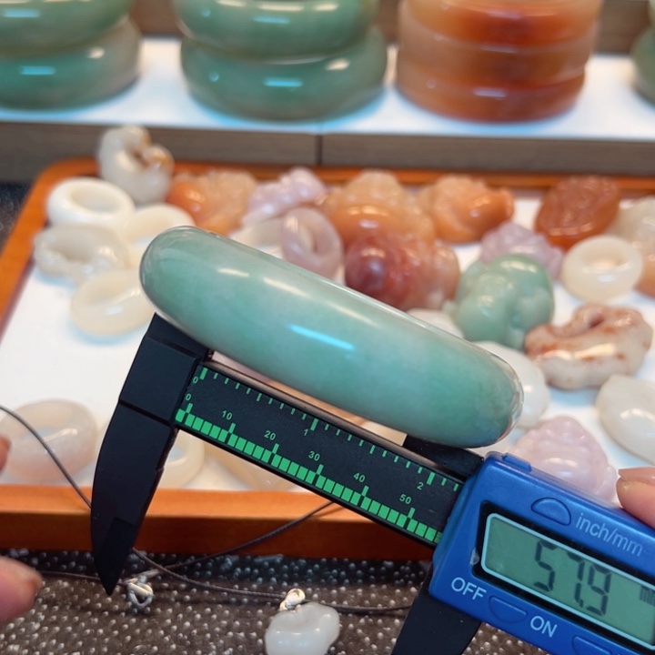 石英岩玉未镶嵌笔搁