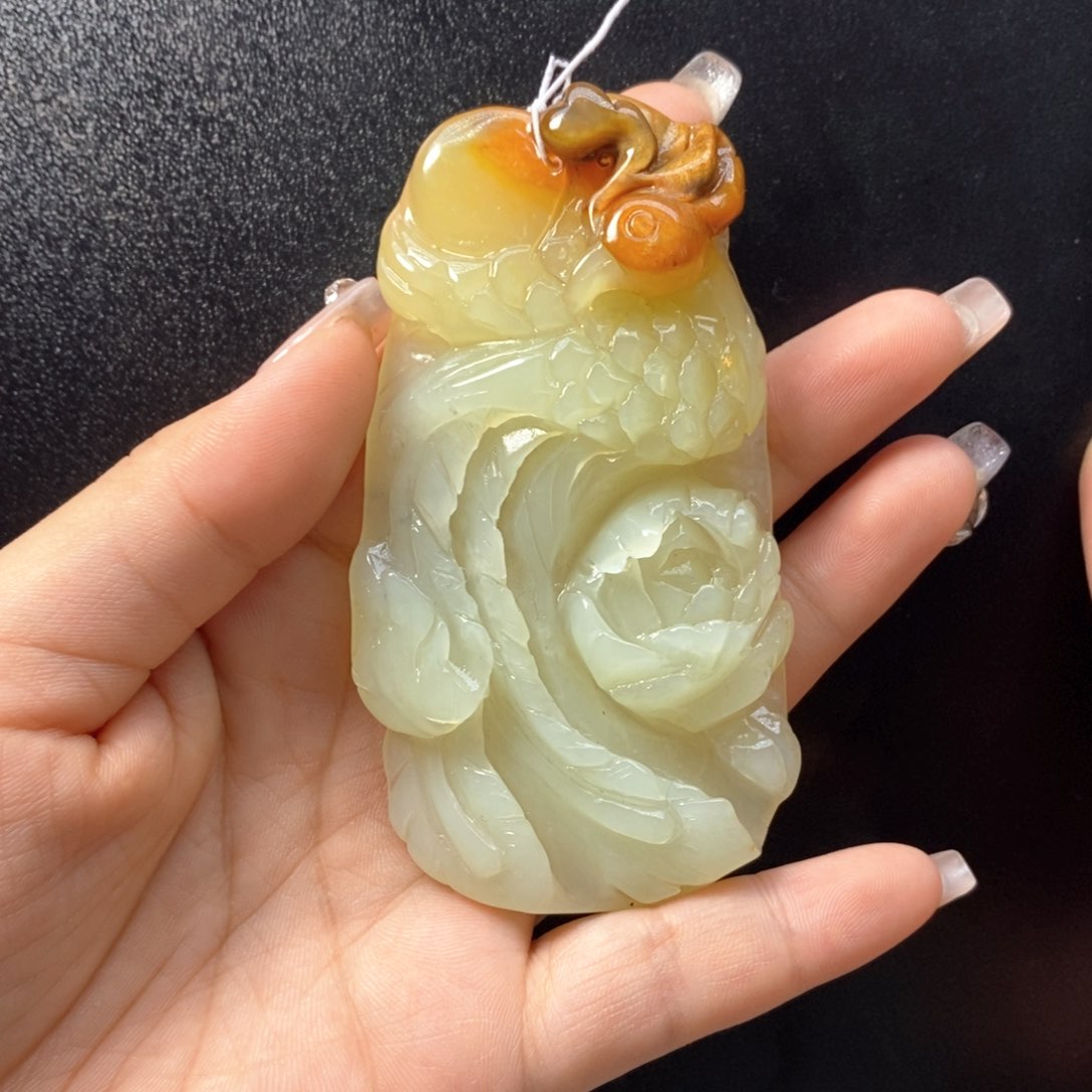 蛇纹石玉颈饰未镶嵌