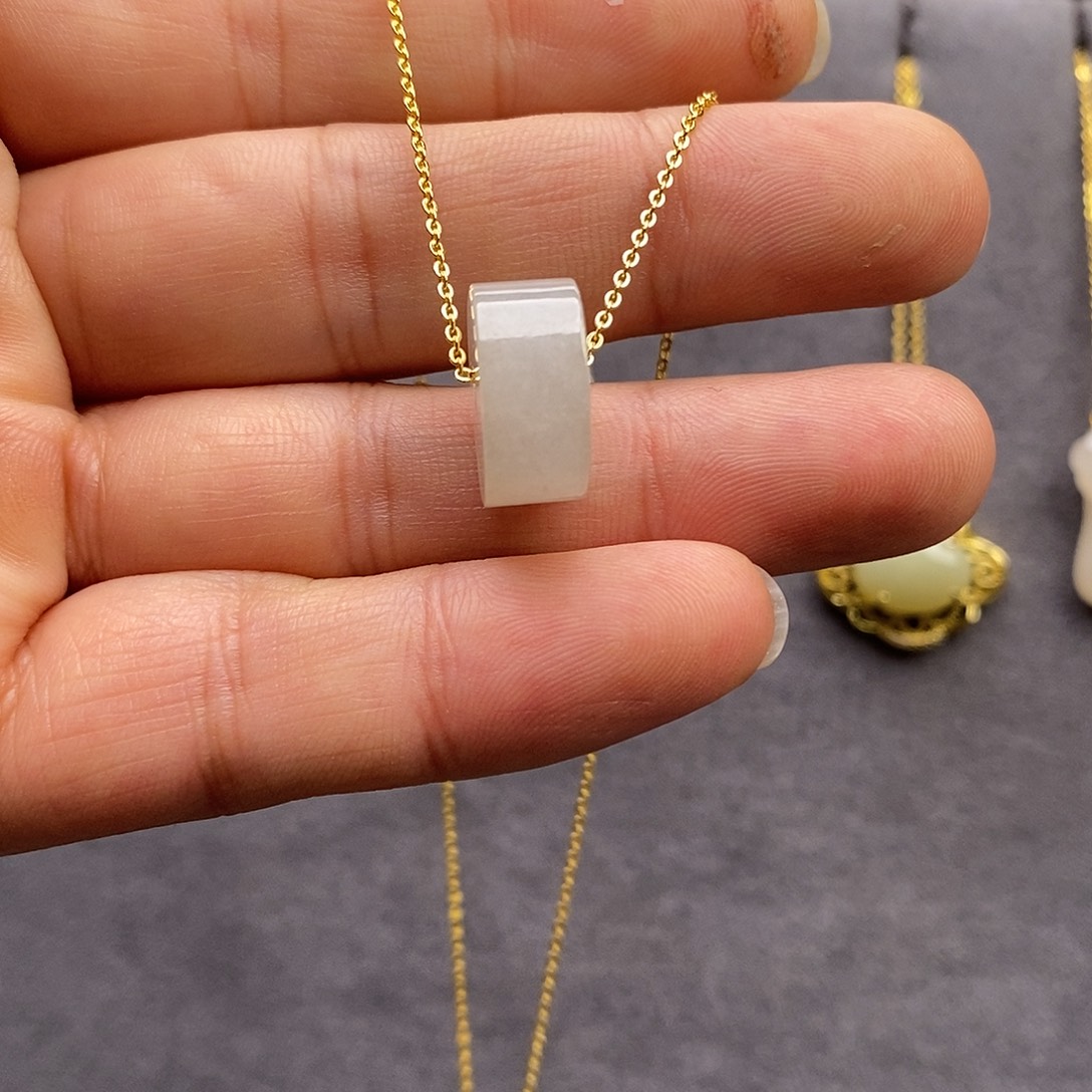 和田玉未镶嵌颈饰