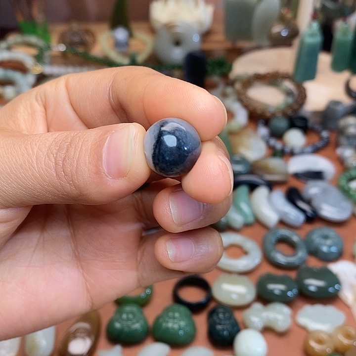 ****和田玉未镶嵌颈饰