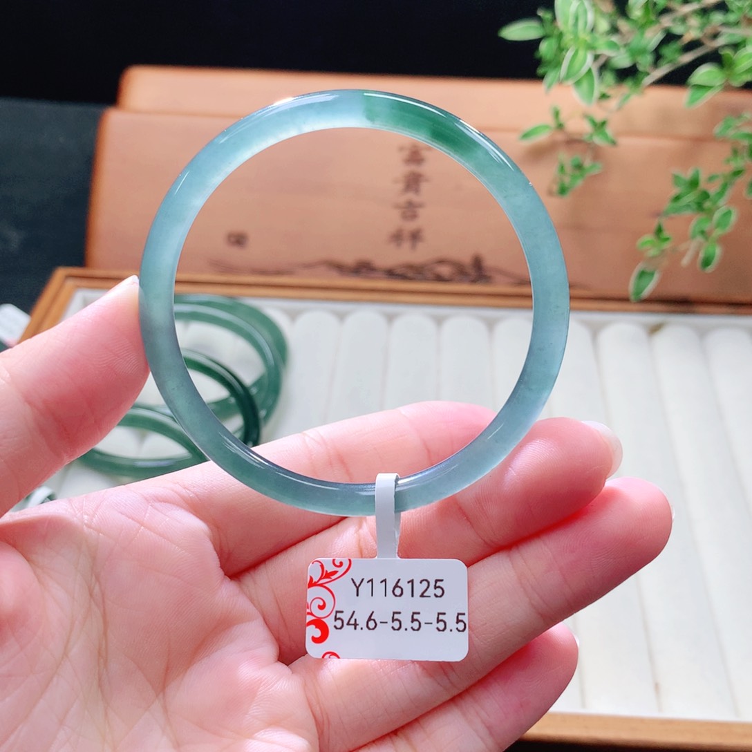 未镶嵌手镯（圆镯）翡翠