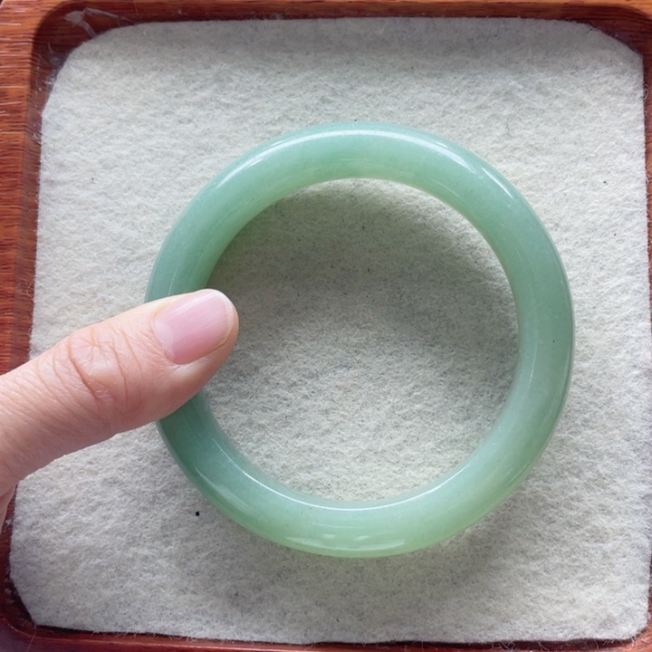 石英质玉手镯未镶嵌慧**姐佘太翠手镯