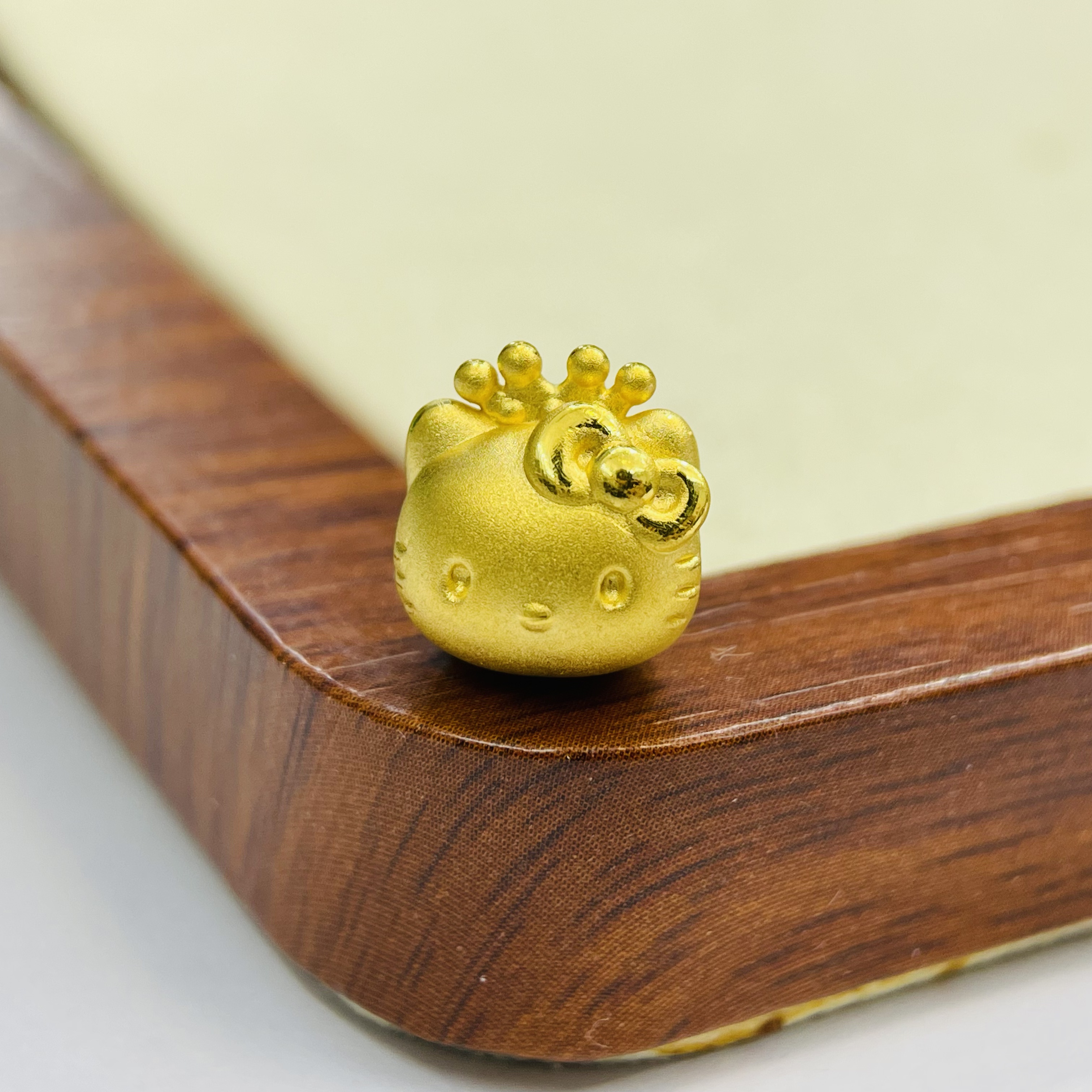 辉通黄金足金999皇冠KT猫DP2671-01100