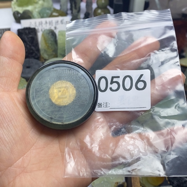 蛇纹石玉颈饰合金在*考