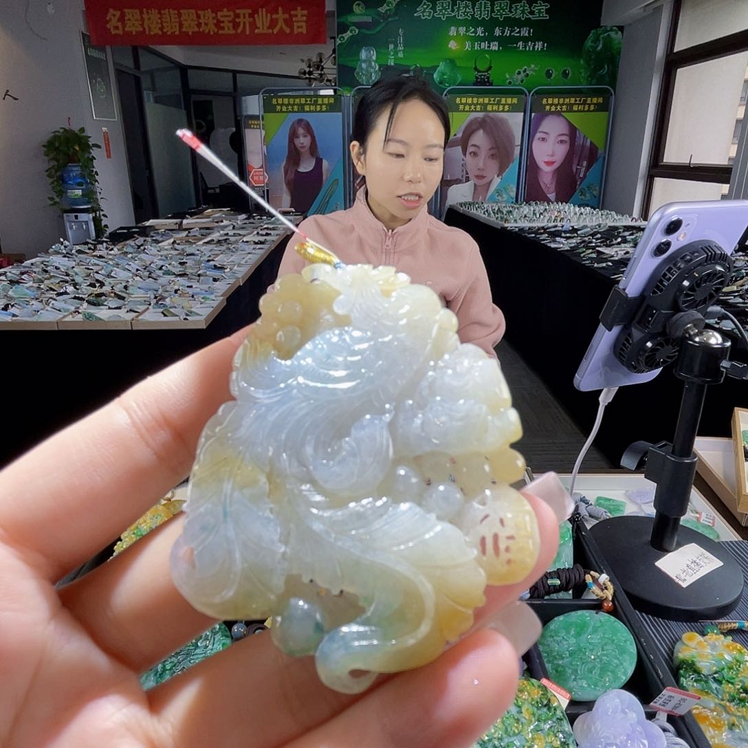 颈饰未镶嵌翡翠一