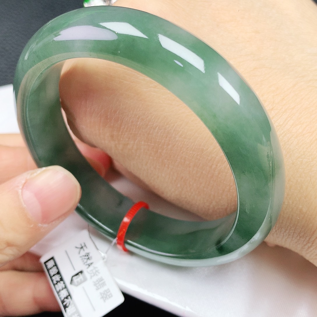 翡翠手镯未镶嵌55轮胎