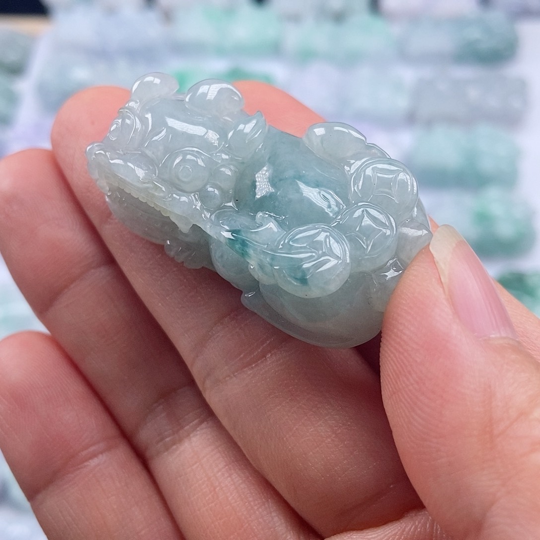 翡翠颈饰未镶嵌翡翠貔貅