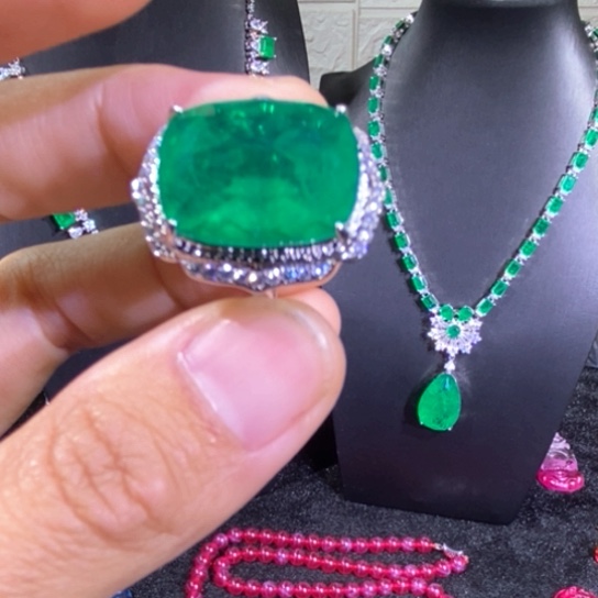 未镶嵌红宝石戒指