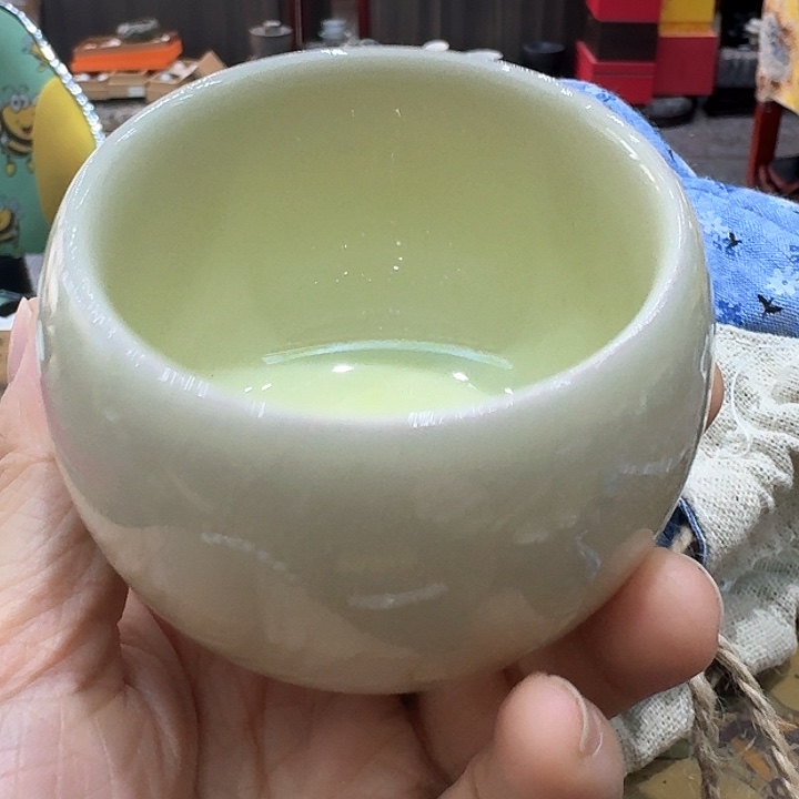 压手杯一个，瓷。。。。
