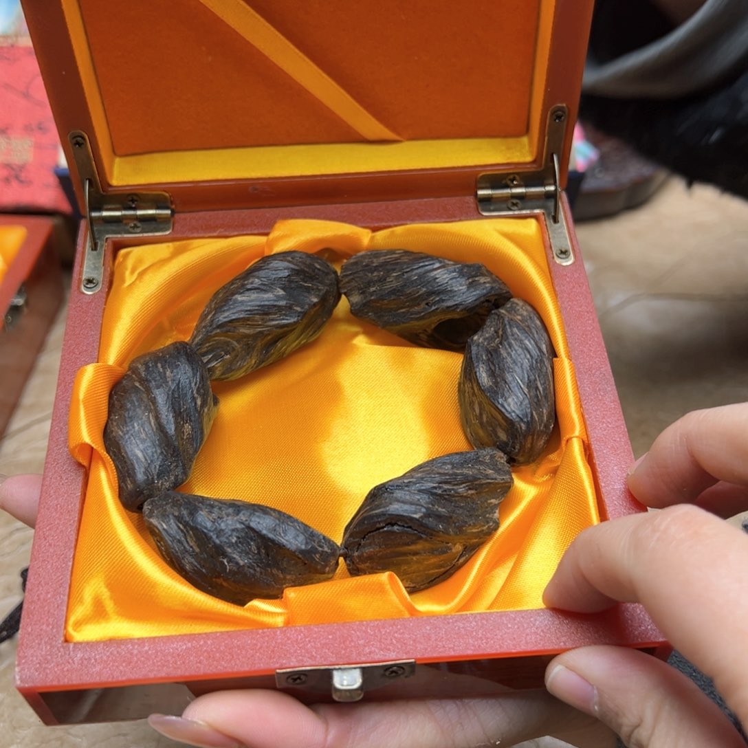 大叶紫檀（黑酸枝木类）