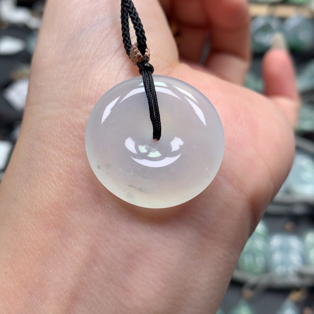 翡翠颈饰未镶嵌扣子