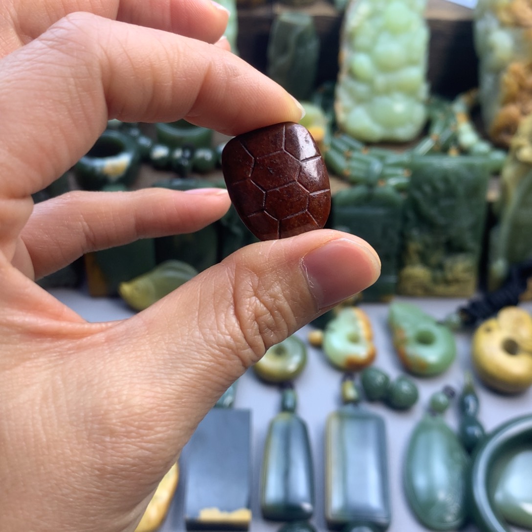 未镶嵌岫岩河磨玉（透闪石质玉）珠宝奇石