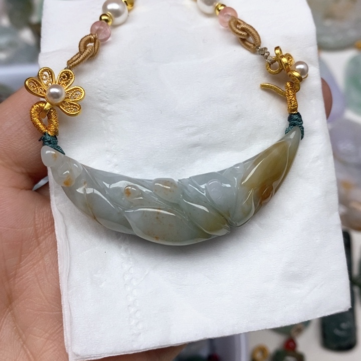 翡翠未镶嵌颈饰17号