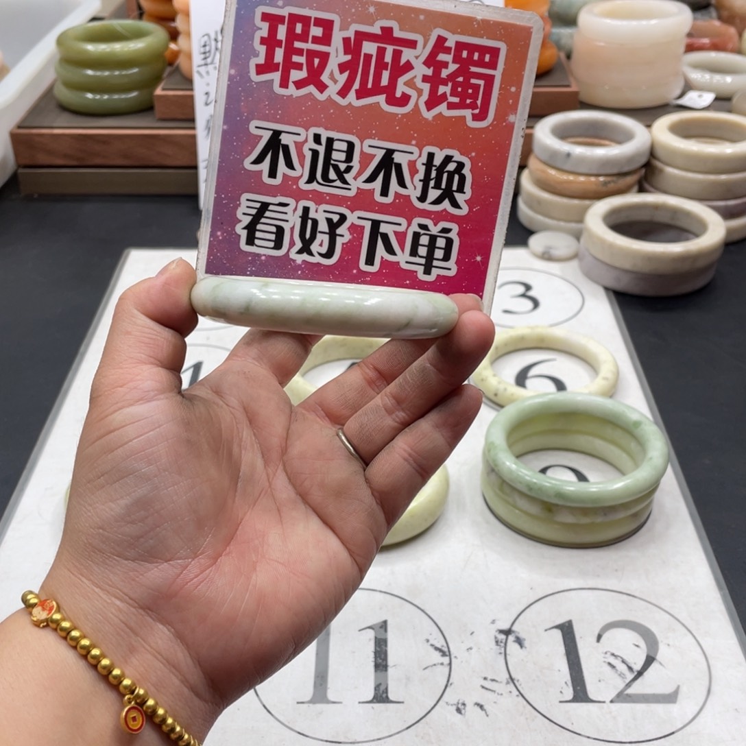 汐***汐未镶嵌手镯石英质玉