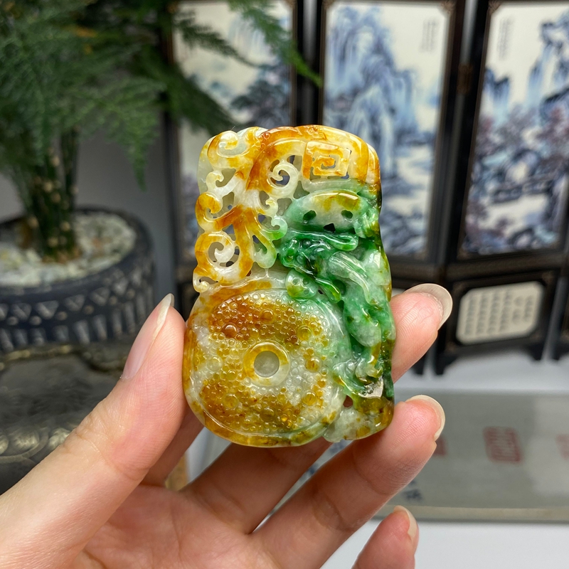 老种红黄加绿稻谷纹草龙挂件 天然翡翠A货