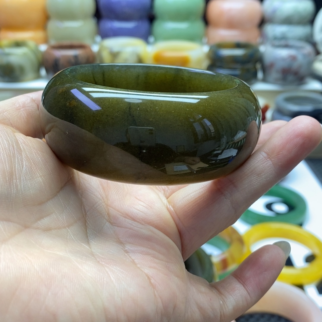 烟***梦石英质玉未镶嵌手镯