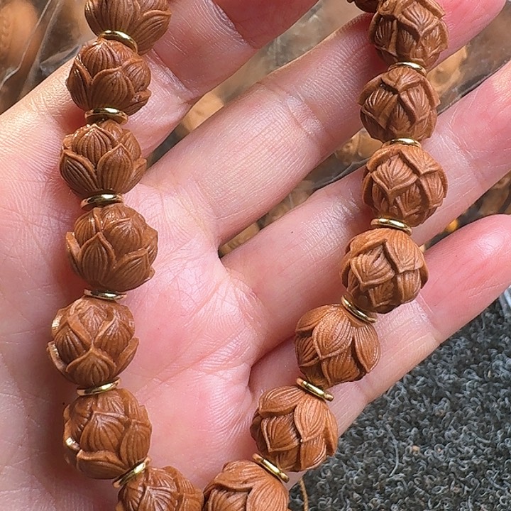 橄榄核吊坠龙纹莲花