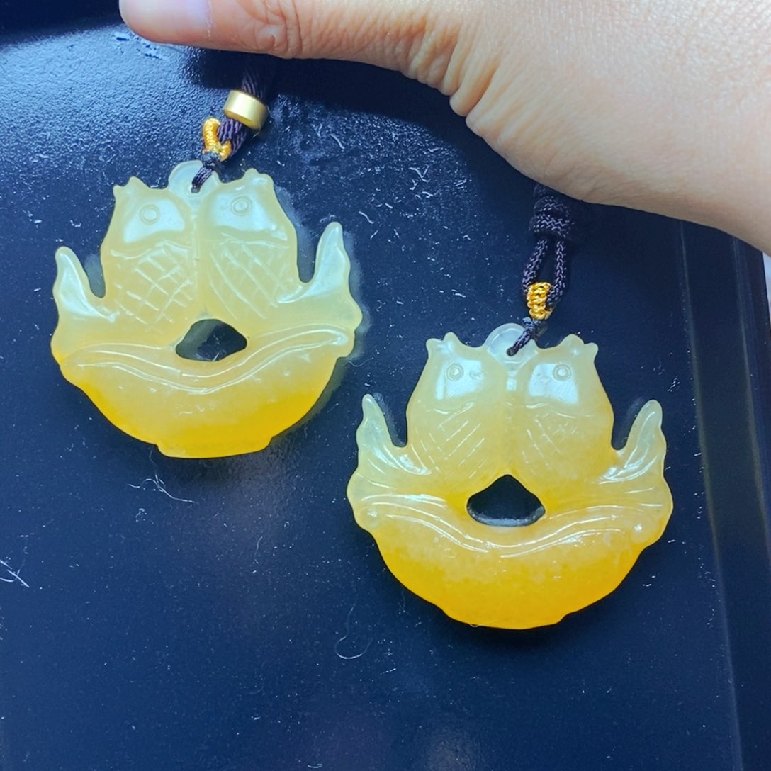 石英质玉（黄龙玉）未镶嵌颈饰