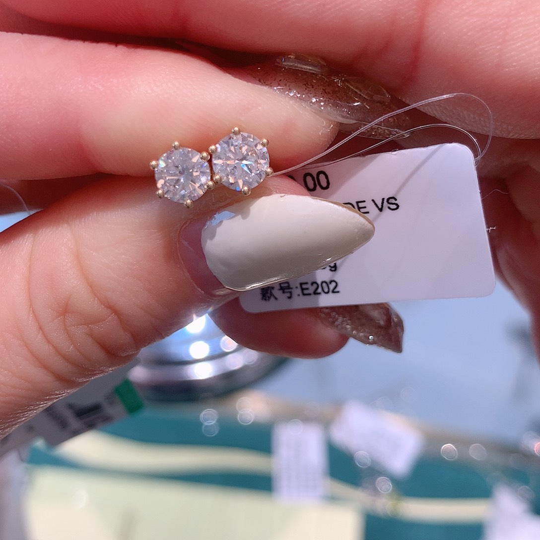 实验室培育钻石耳饰18K金镶嵌单颗50分k黄