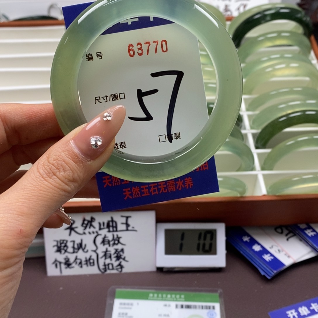 蛇纹石玉手镯未镶嵌