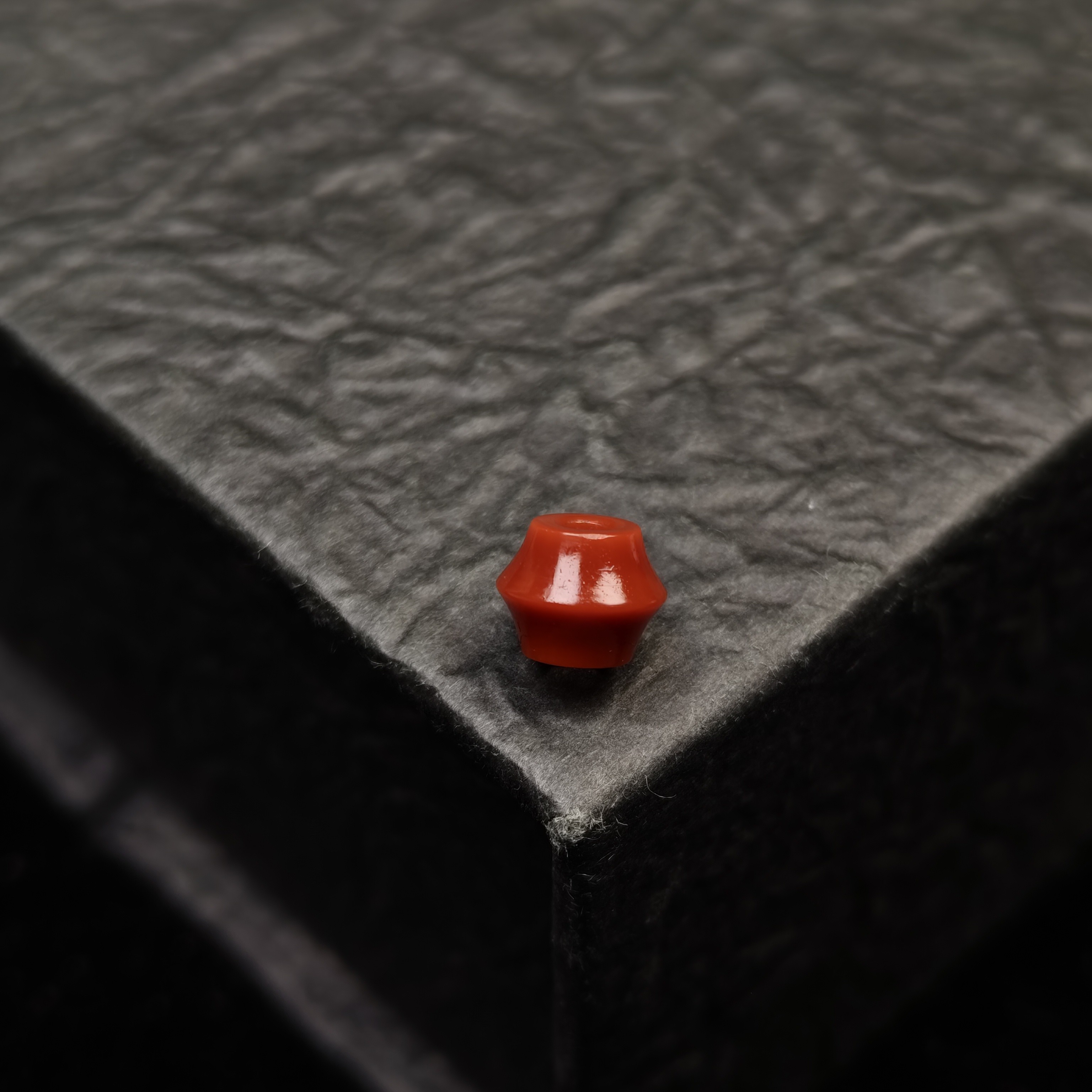 牛血色飞碟线束 6.9×5.5 全品无暇