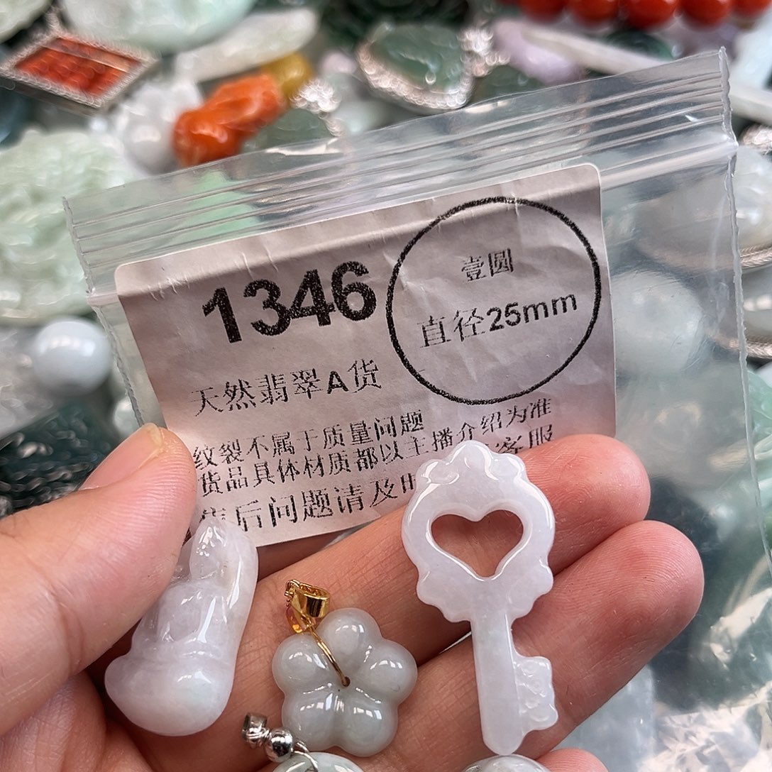 翡翠未镶嵌颈饰哈哈哈