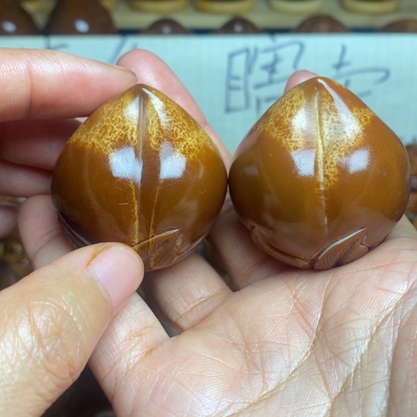 【闪购商品】核桃木/黑胡桃（胡桃木）橄榄核雕刻微瑕3.9