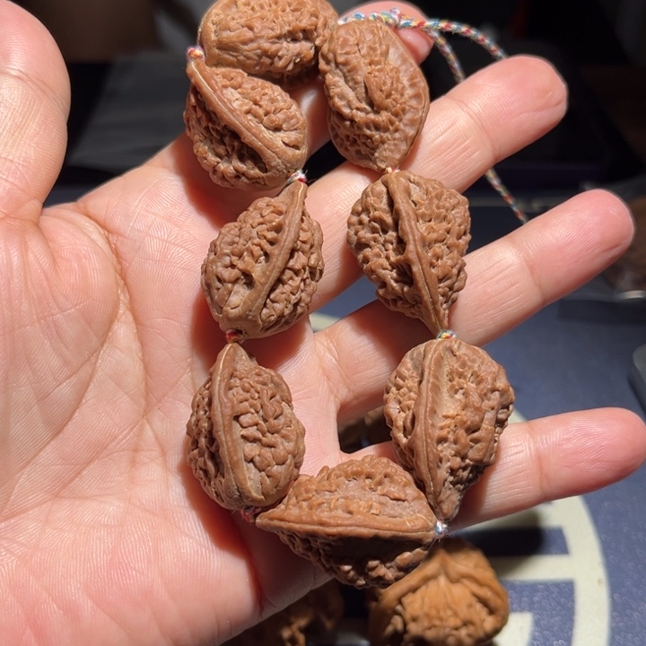 吊坠文玩核桃绣花鞋